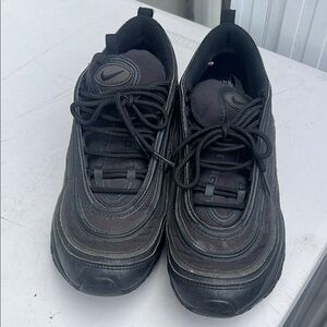 Nike Black Air Max Sneakers Sleek Design